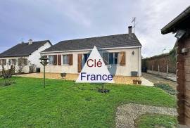 Lovely Detached House with Garden