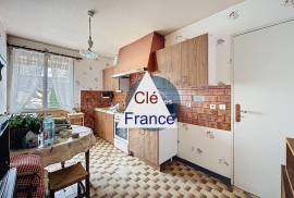 Lovely Detached House with Garden