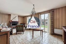 Lovely Detached House with Garden