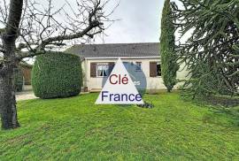 Lovely Detached House with Garden