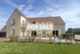 Beautiful Detached House with Lovely Garden