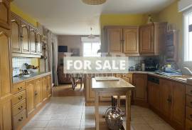 Beautiful Detached House with Lovely Garden