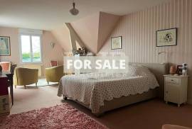 Beautiful Detached House with Lovely Garden