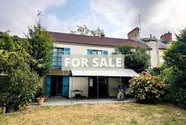 Spacious Detached Villa With Nice Garden