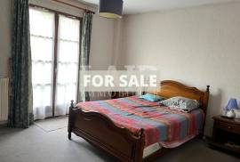 Spacious Detached Villa With Nice Garden