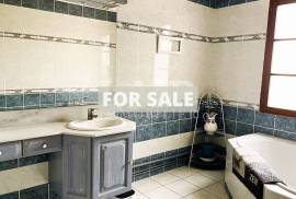 Spacious Detached Villa With Nice Garden