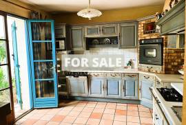 Spacious Detached Villa With Nice Garden