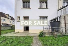 Traditional House with Garden