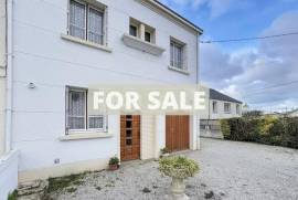 Traditional House with Garden