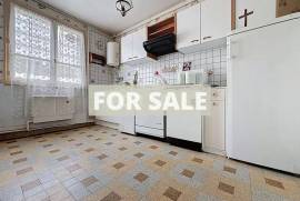 Traditional House with Garden