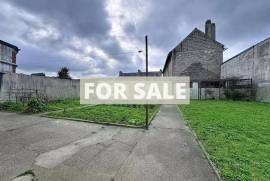 Traditional House with Garden