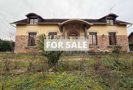 Lovely Detached House and Garden