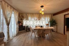 Detached House with Garden