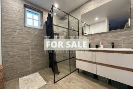 Detached House with Garden