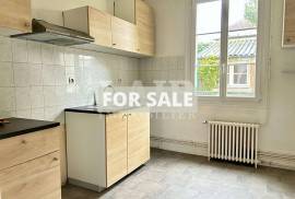 Town House with Nice Garden