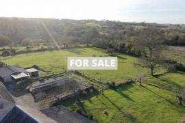 Detached Country House with Outbuildings