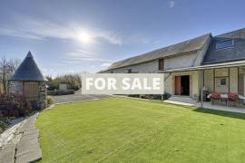 Detached Country House with Outbuildings