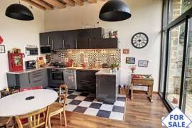 Detached Country House with Landscaped Garden