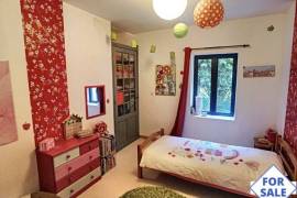 Detached Country House with Landscaped Garden