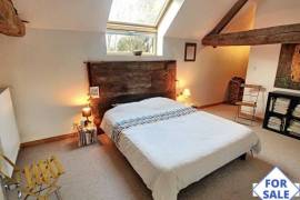 Detached Country House with Landscaped Garden