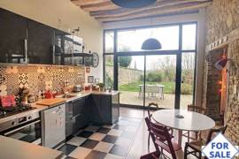 Detached Country House with Landscaped Garden