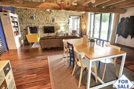 Detached Country House with Landscaped Garden