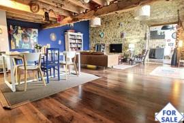 Detached Country House with Landscaped Garden