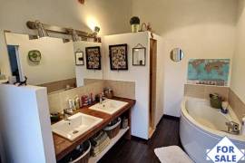 Detached Country House with Landscaped Garden