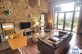 Detached Country House with Landscaped Garden