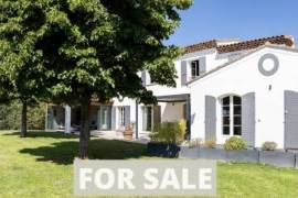 Detached Villa with Pool and Guest Accommodation Detached Villa with Pool and Guest Accommodation