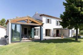 Detached Villa with Pool and Guest Accommodation Detached Villa with Pool and Guest Accommodation