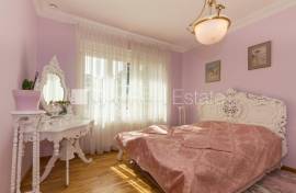 Detached house for rent in Jurmala, 260.00m2