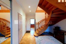 Detached house for rent in Jurmala, 260.00m2