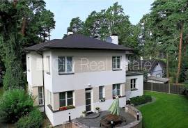 Detached house for rent in Jurmala, 260.00m2