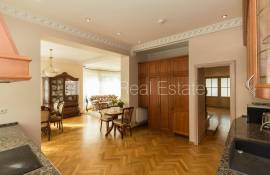 Detached house for rent in Jurmala, 260.00m2