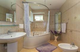 Detached house for rent in Jurmala, 260.00m2