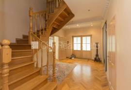 Detached house for rent in Jurmala, 260.00m2