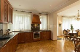 Detached house for rent in Jurmala, 260.00m2