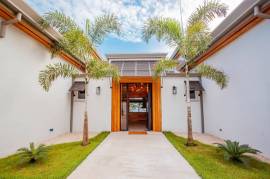 Casa Perla: Oceanfront House For Sale in Playa Langosta