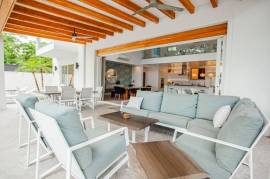 Casa Perla: Oceanfront House For Sale in Playa Langosta