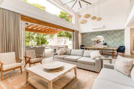 Casa Perla: Oceanfront House For Sale in Playa Langosta