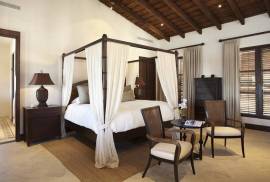 Casa de Tom - 15 Paseo del Mar: Timeless 5-Bedroom Beachfront Villa on Paseo del Mar, Las Catalinas