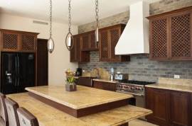 Casa de Tom - 15 Paseo del Mar: Timeless 5-Bedroom Beachfront Villa on Paseo del Mar, Las Catalinas