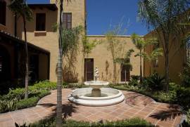 Casa de Tom - 15 Paseo del Mar: Timeless 5-Bedroom Beachfront Villa on Paseo del Mar, Las Catalinas