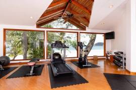 Palms #33: Exquisite titled beachfront property in the heart of Flamingo