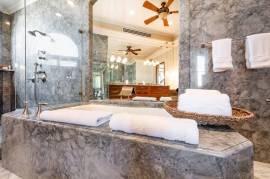 Palms #33: Exquisite titled beachfront property in the heart of Flamingo