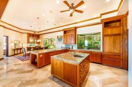 Palms #33: Exquisite titled beachfront property in the heart of Flamingo