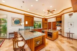 Palms #33: Exquisite titled beachfront property in the heart of Flamingo