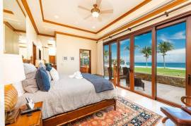 Palms #33: Exquisite titled beachfront property in the heart of Flamingo