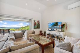 Casa Pickle on the Hill: Spacious Private Estate with Pickleball Court, Mature Gardens & Independent Guest Apartment